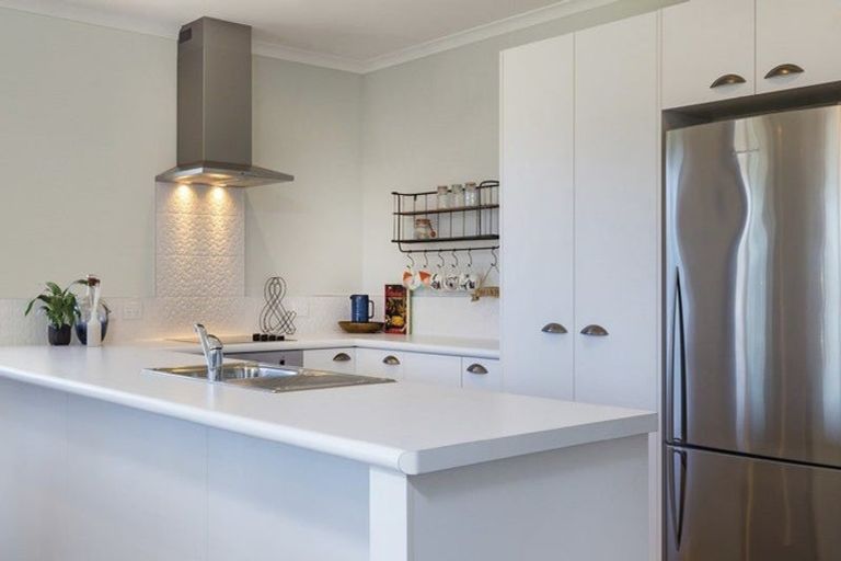 Photo of property in 12 Mahi Road, Helensville, 0800