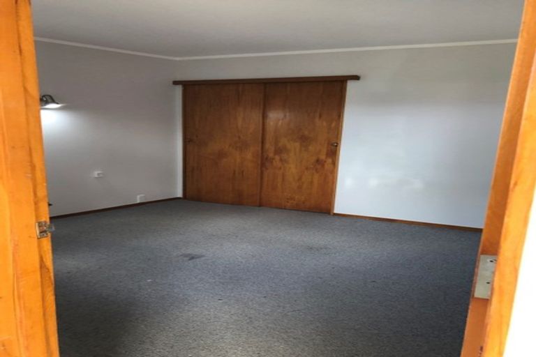 Photo of property in 28a Renata Crescent, Te Atatu Peninsula, Auckland, 0610