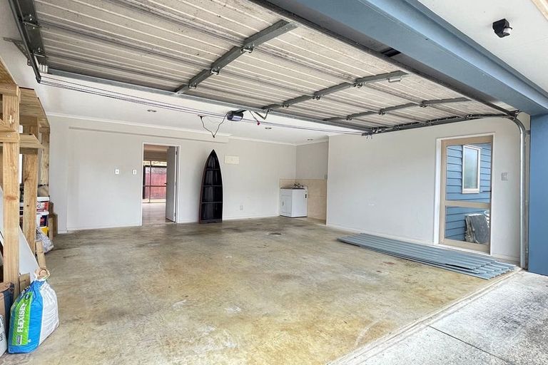 Photo of property in 43 Clover Drive, Henderson, Auckland, 0610