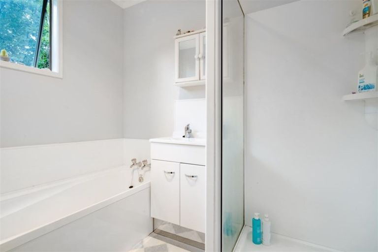 Photo of property in 90 Kemp Road, Massey, Auckland, 0614