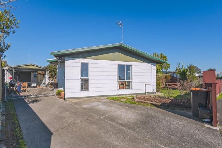 Photo of property in 38 Acacia Street, Kelvin Grove, Palmerston North, 4414