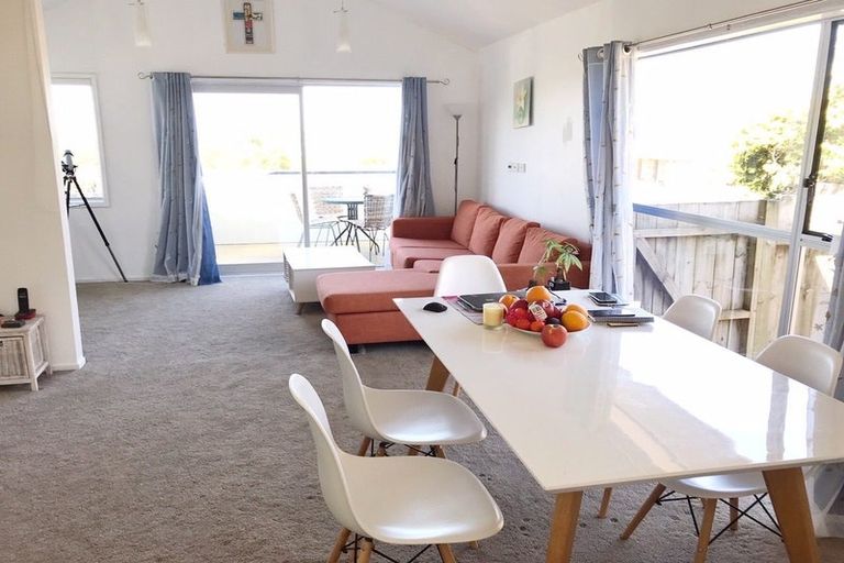 Photo of property in 1/25 Aotearoa Terrace, Murrays Bay, Auckland, 0630