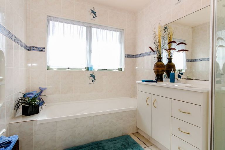 Photo of property in 81 Garton Drive, Massey, Auckland, 0614