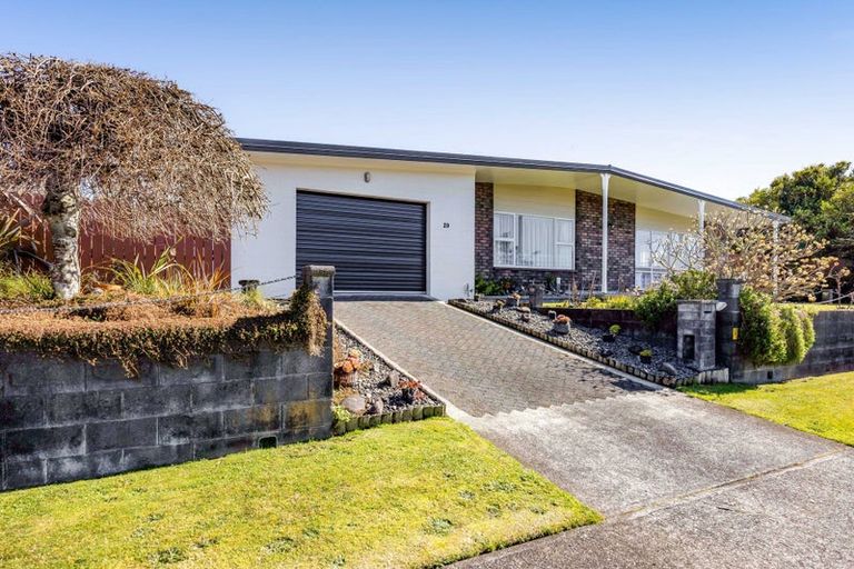 Photo of property in 29 Ngahere Street, Inglewood, 4330