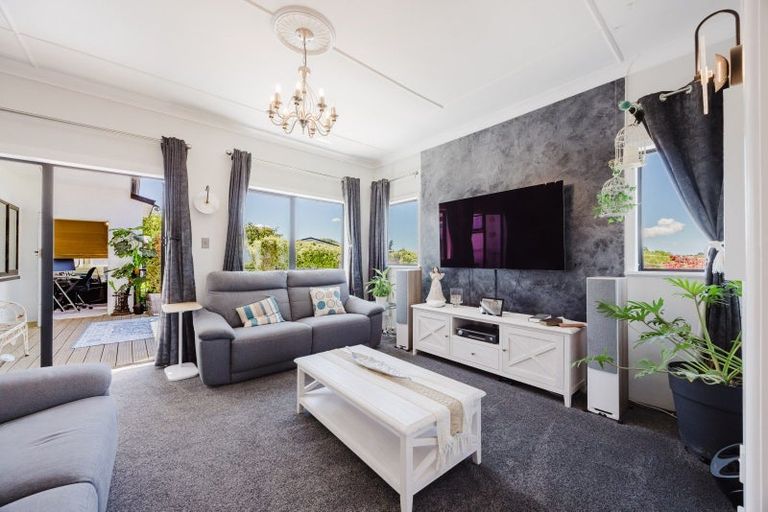 Photo of property in 20 Domain Road, Waipawa, 4210