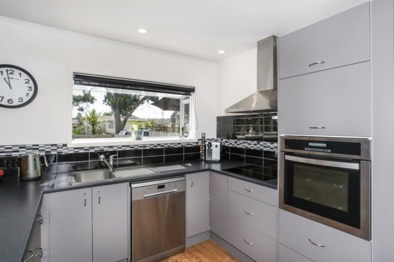 Photo of property in 2/30 Waiari Road, Conifer Grove, Takanini, 2112