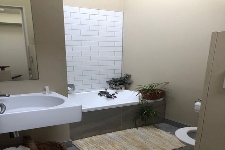 Photo of property in Mondrian Townhouses, 2/24 Hanson Street, Mount Cook, Wellington, 6021