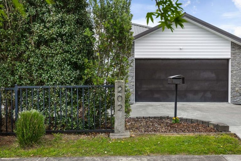 Photo of property in 202 Matua Road, Kumeu, 0810