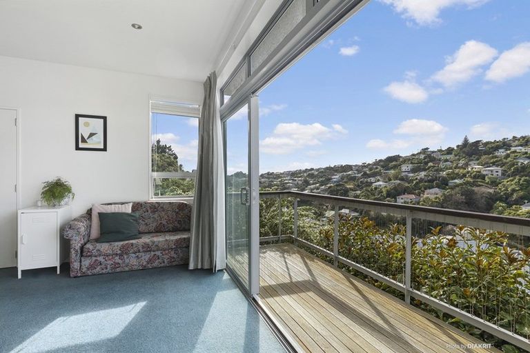 Photo of property in 71 Tiketike Way, Brooklyn, Wellington, 6021