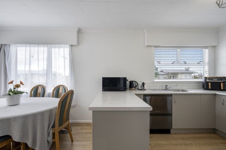 Photo of property in 3 Blenheim Place, Vogeltown, New Plymouth, 4310