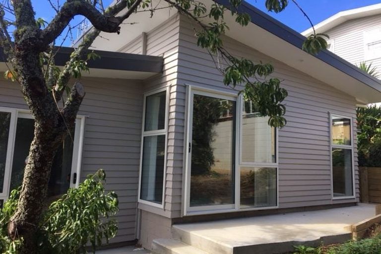 Photo of property in 34 Tamahere Drive, Glenfield, Auckland, 0629