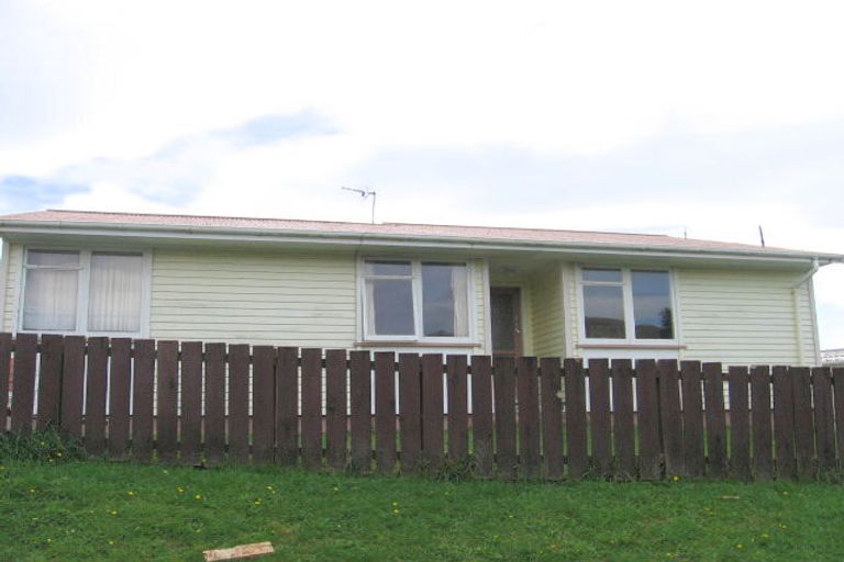 Photo of property in 22 Bartlett Grove, Tawa, Wellington, 5028