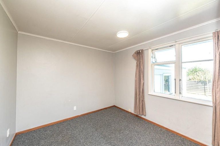 Photo of property in 1 Kupe Place, Castlecliff, Whanganui, 4501
