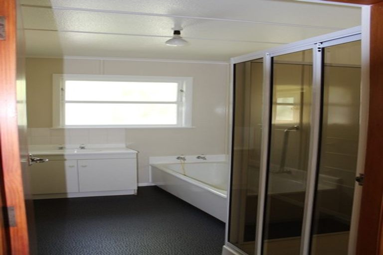 Photo of property in 30 Pitama Road, Awapuni, Palmerston North, 4412