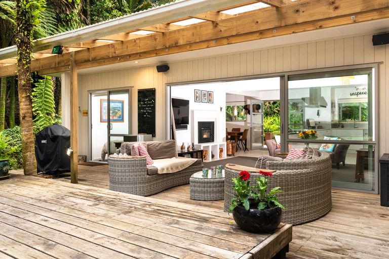 Photo of property in 3 Opanuku Road, Henderson Valley, Auckland, 0612