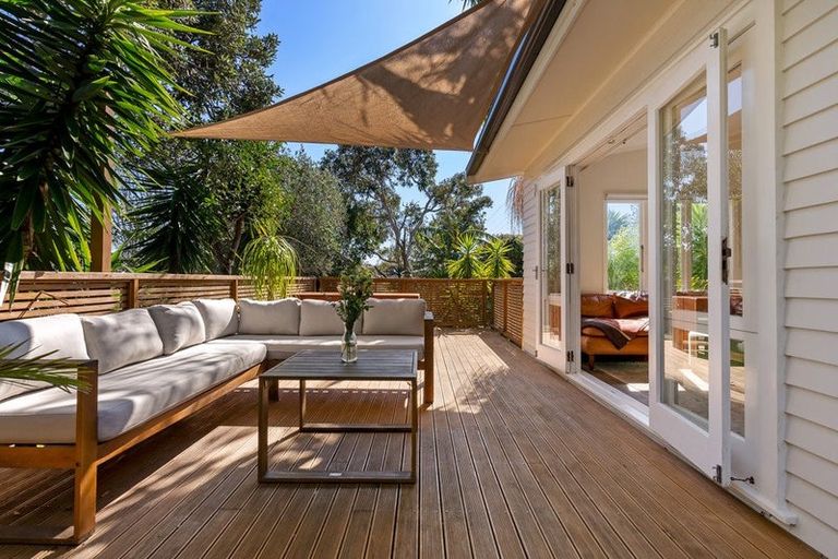 Photo of property in 1/16a Bardia Street, Belmont, Auckland, 0622