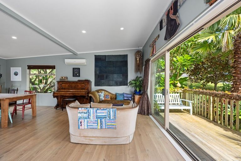 Photo of property in 5 Empressa Heights, Helensville, 0800