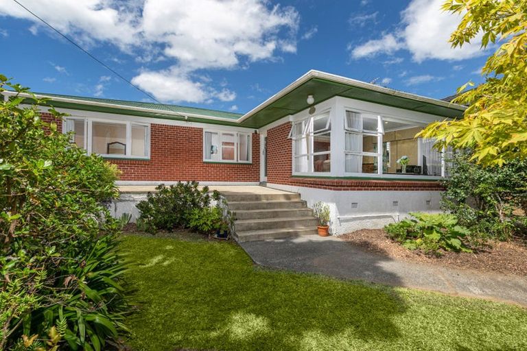 Photo of property in 11 Kingdale Road, Henderson, Auckland, 0610