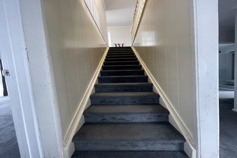 Photo of property in 226 Henderson Valley Road, Henderson, Auckland, 0612