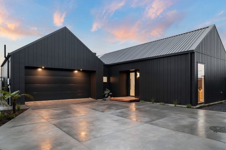 Photo of property in 2 Baker Estate Lane, Halswell, Christchurch, 8025