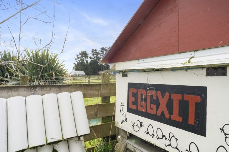 Photo of property in 103 Waikawa Beach Road, Manakau, Levin, 5573