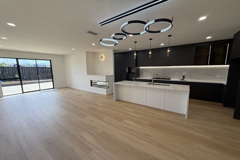 Photo of property in 21 Catalina Avenue, Rosehill, 2113