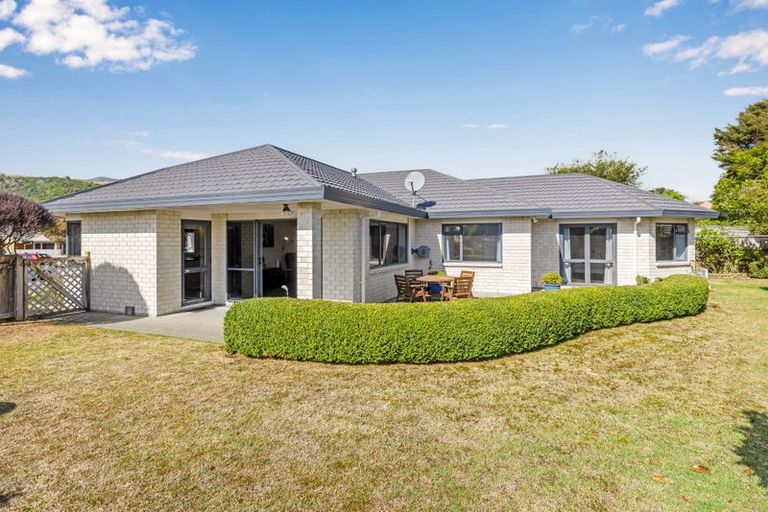 Photo of property in 52 Lorna Irene Drive, Raumati South, Paraparaumu, 5032