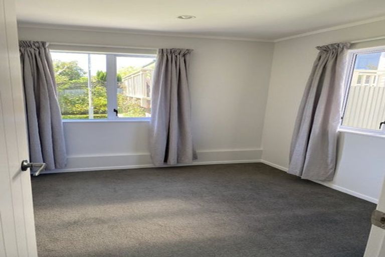 Photo of property in 18 Ngatitoa Street, Tawa, Wellington, 5028