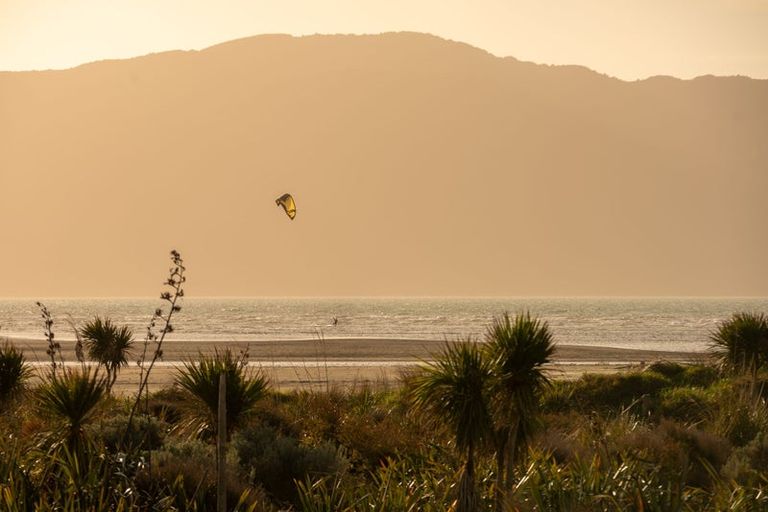 Photo of property in 18 Takahe Drive, Paraparaumu Beach, Paraparaumu, 5032