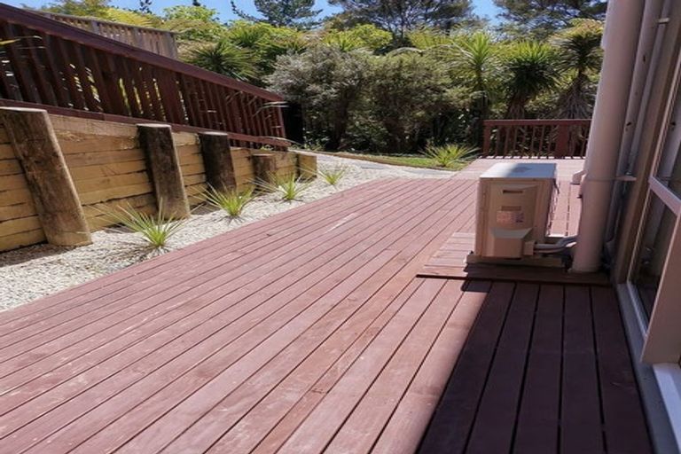 Photo of property in 16 Para Close, Fairview Heights, Auckland, 0632