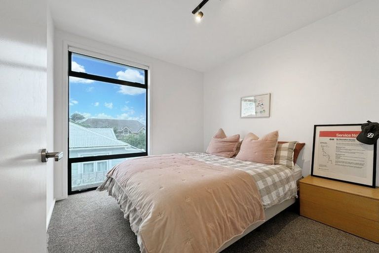 Photo of property in 149u5 Onepu Road, Lyall Bay, Wellington, 6022