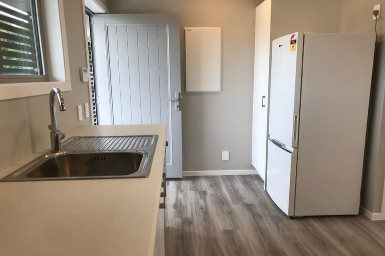 Photo of property in 14u3 Atkinson Street, Newlands, Wellington, 6037