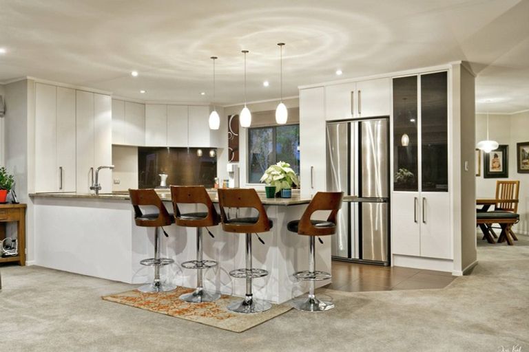 Photo of property in 8 Almond Grove, Greenhithe, Auckland, 0632