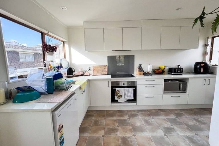 Photo of property in 12 Prince Regent Drive, Half Moon Bay, Auckland, 2012