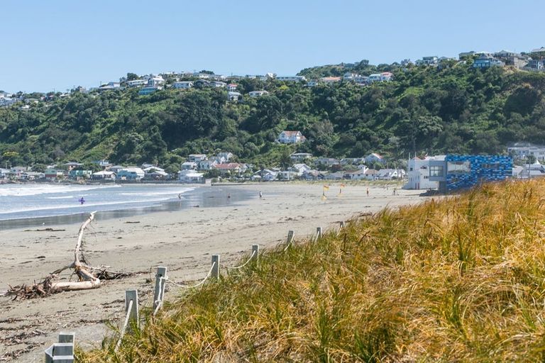 Photo of property in 102u1 Lyall Parade, Lyall Bay, Wellington, 6022