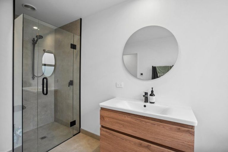 Photo of property in 2 Mcneil Crescent, Wanaka, 9305