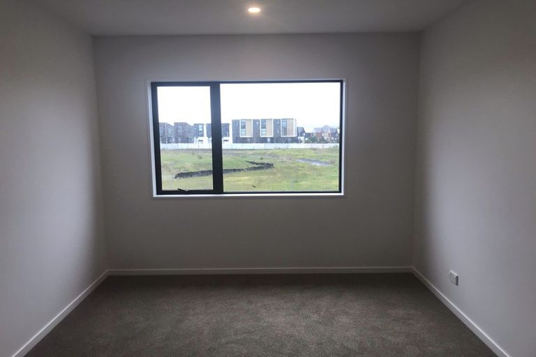 Photo of property in 33 Peihana Road, Hobsonville, Auckland, 0616