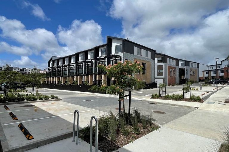 Photo of property in 39 Parkwood Avenue, Westgate, Auckland, 0614