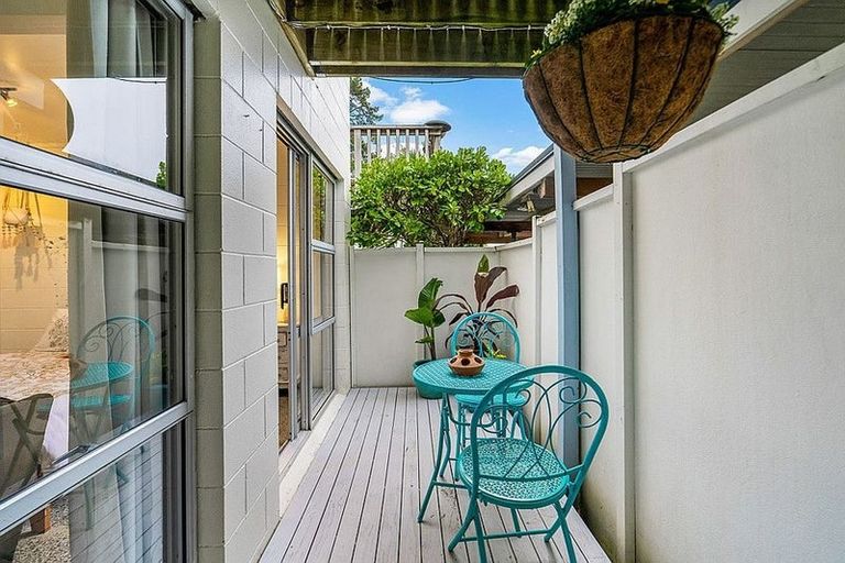 Photo of property in 1/7 Beach Haven Road, Beach Haven, Auckland, 0626