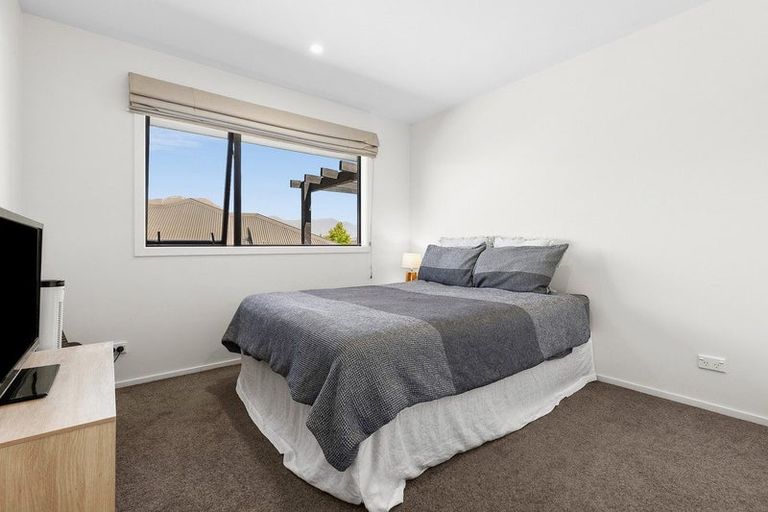 Photo of property in 52 Minaret Ridge, Wanaka, 9305