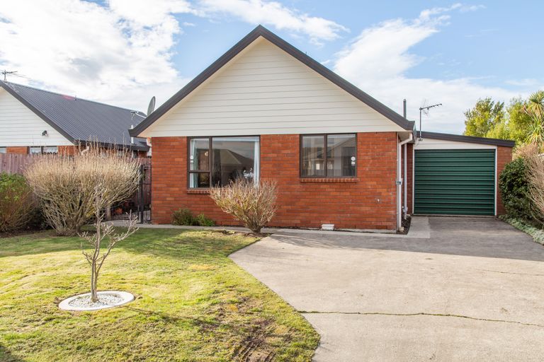 Photo of property in 1/20 Kirsten Place, Parklands, Christchurch, 8083