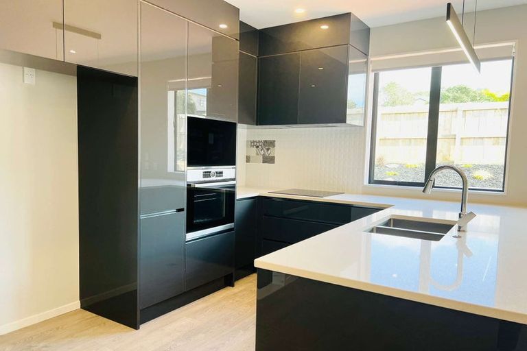 Photo of property in 17 Surf View Crescent, Red Beach, 0932