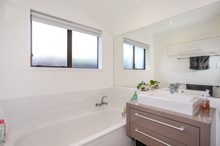 Photo of property in 34a Landscape Road, Pukekohe, 2120