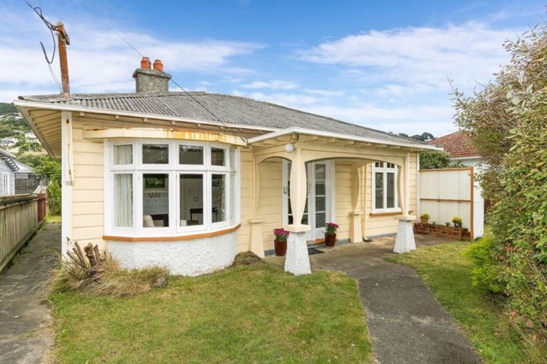 Photo of property in 178 Onepu Road, Lyall Bay, Wellington, 6022