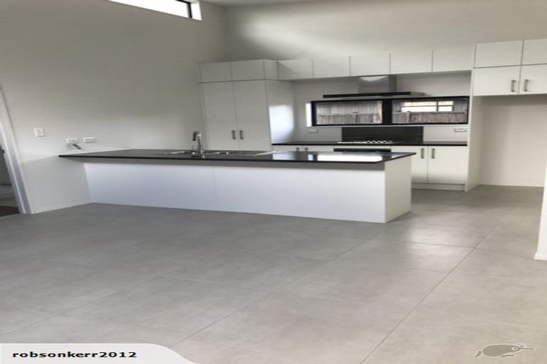 Photo of property in 15 Lieutenant Lane, Papakura, 2110