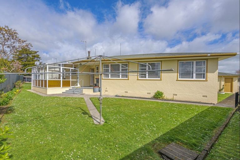 Photo of property in 8 Lowestoft Place, West End, Palmerston North, 4412