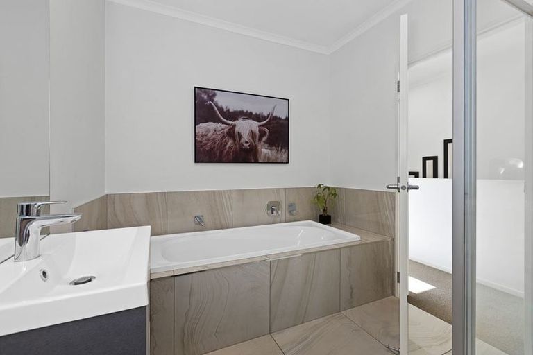 Photo of property in 6 Shelduck Way, Hobsonville, Auckland, 0616