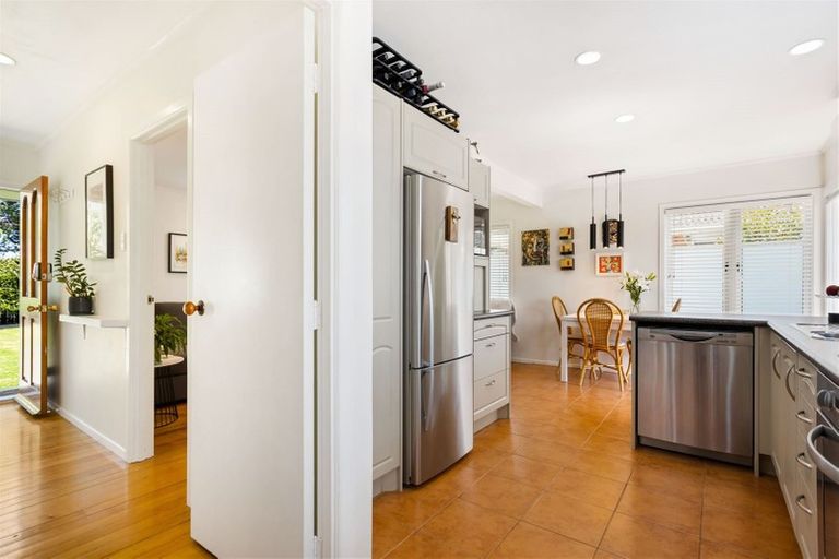 Photo of property in 5 Kervil Avenue, Te Atatu Peninsula, Auckland, 0610