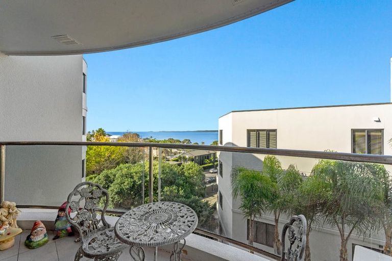 Photo of property in 4e/175 Hurstmere Road, Takapuna, Auckland, 0622