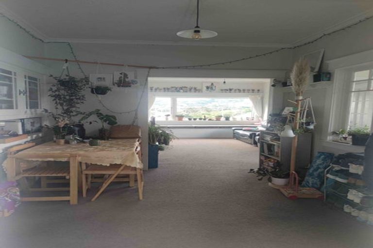 Photo of property in 2 Milne Terrace, Island Bay, Wellington, 6023